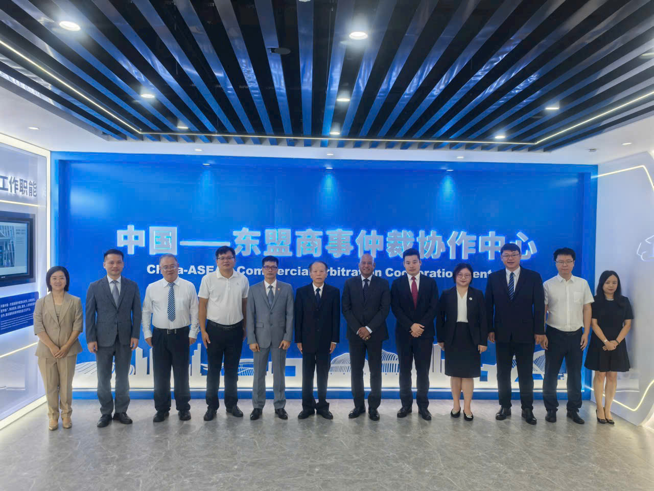 越中国际商事仲裁中心代表团拜访广西仲裁协会并签订合作协议