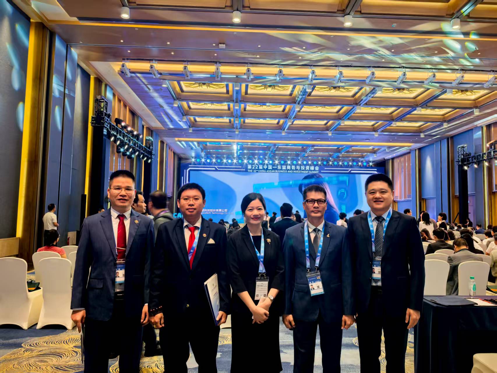 ĐOÀN ĐẠI BIỂU TRUNG TÂM TRỌNG TÀI THƯƠNG MẠI QUỐC TẾ VIỆT – TRUNG THAM DỰ DIỄN ĐÀN LUẬT THƯƠNG MẠI TRUNG QUỐC – ASEAN TẠI NAM NINH